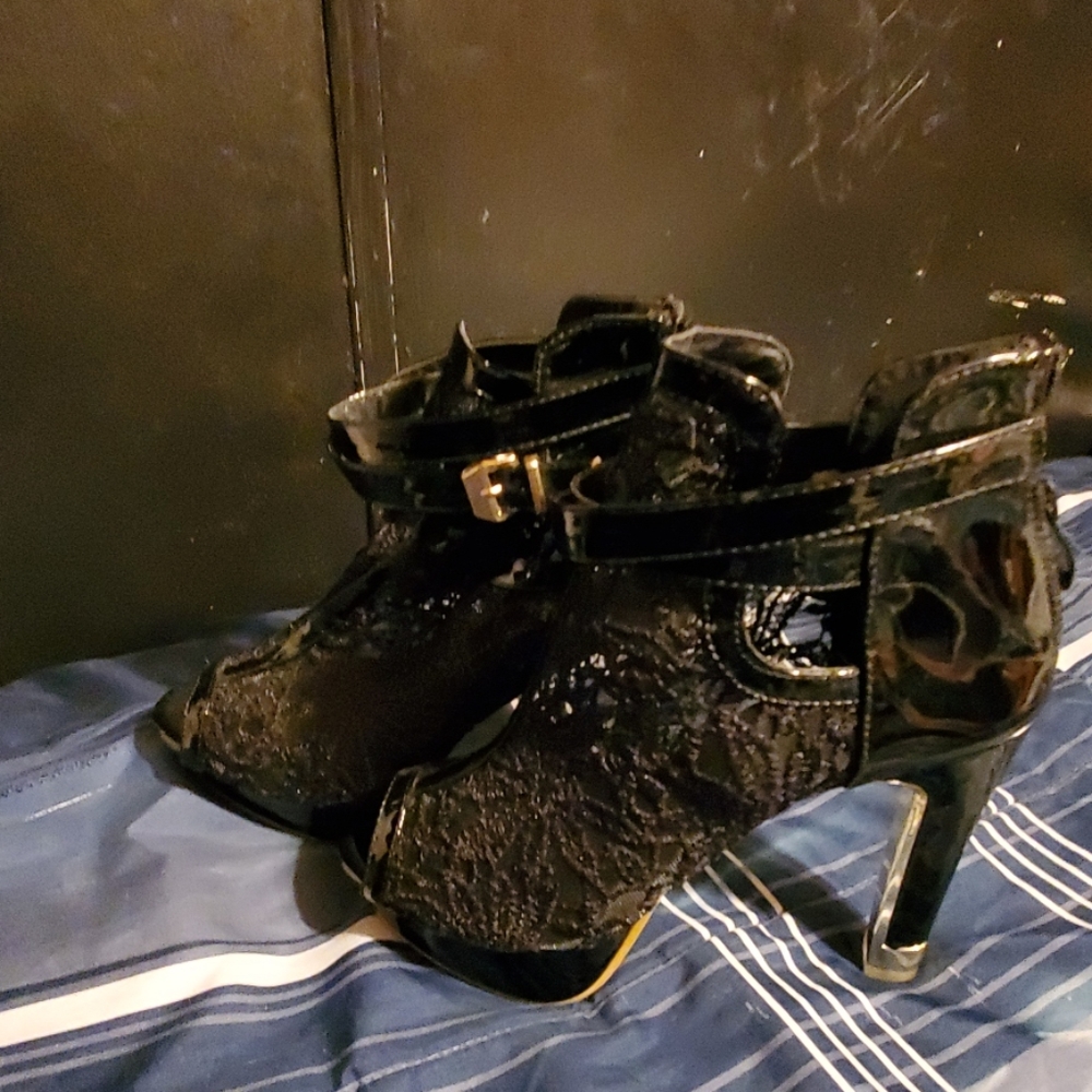 Heels - Picture 2 of 3